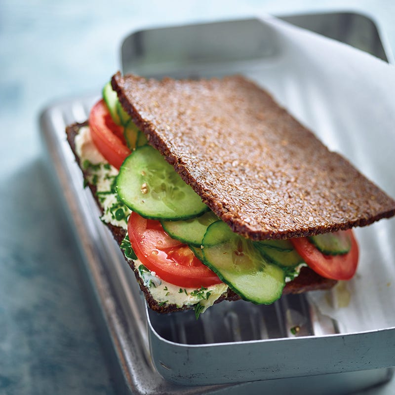 Roggebrood met kruidenspread