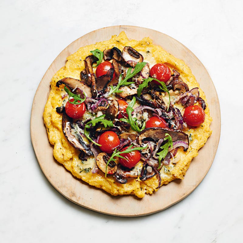 Photo de/du Pizza polenta aux tomates cerise, ail, thym, champignons et roquette par WW