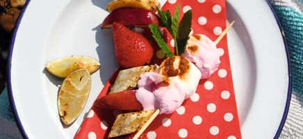 Brochettes de fruits et marshmallows
