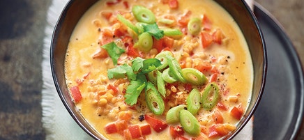 Paprika-linzensoep met kokosmelk