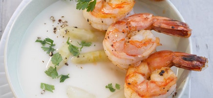 Crème d’asperges et brochettes de crevettes