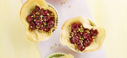 Tartelettes à la compotée de cerises et aux pistaches