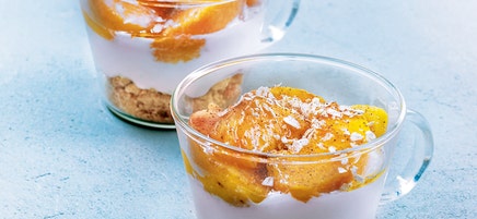 Trifles aux pêches poêlées et aux sablés