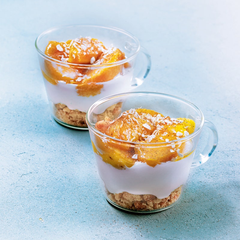 Trifles aux pêches poêlées et aux sablés