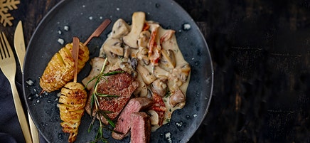 Ossenhaas met Hasselbackaardappelen en paddenstoelroomsaus