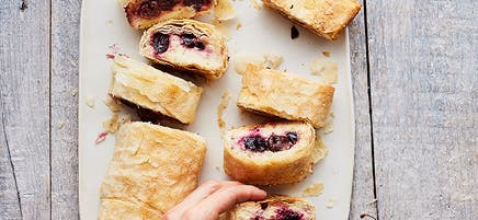 Strudel aux cerises fraîches