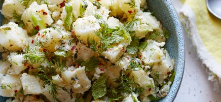 Salade de pommes de terre à la turque avec aneth et menthe