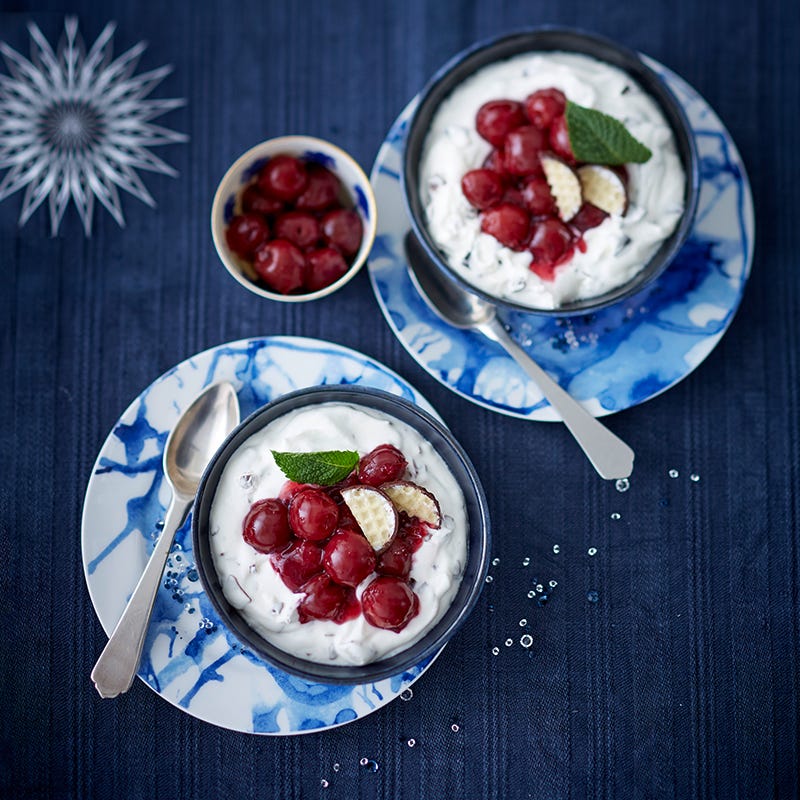 Foto van Luchtig dessert met kersen door WW