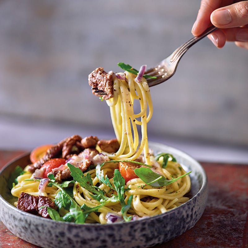 Truffelpasta met ossenhaas en rucola