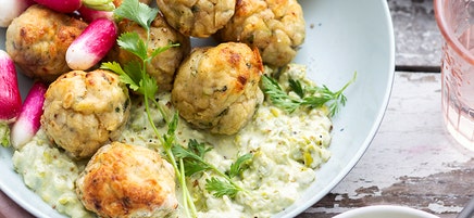 Boulettes de poulet et écrasée de petits pois