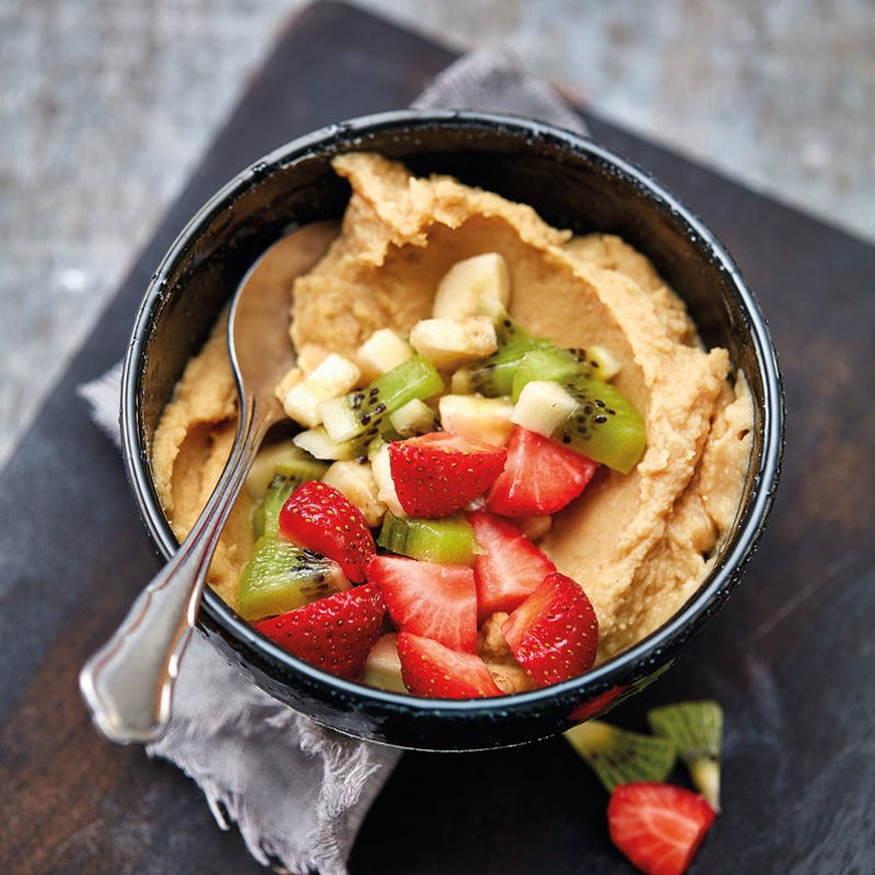 Kichererbsencreme mit frischem Obst