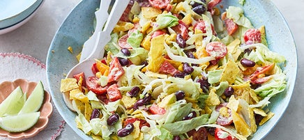 Mexikanischer Taco-Salat mit Avocadodressing