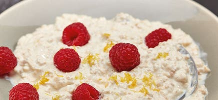 Cheesecake-Oats mit Himbeeren