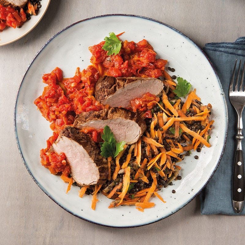 Schweinefilet in Tomatensugo und Linsengemüse