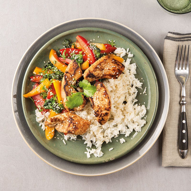 Asiatsiches Hähnchen mit Paprika-Spinat-Gemüse und Reis