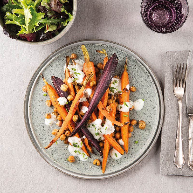 Geröstete Karotten und Kichererbsen mit Zahtar und Babysalat