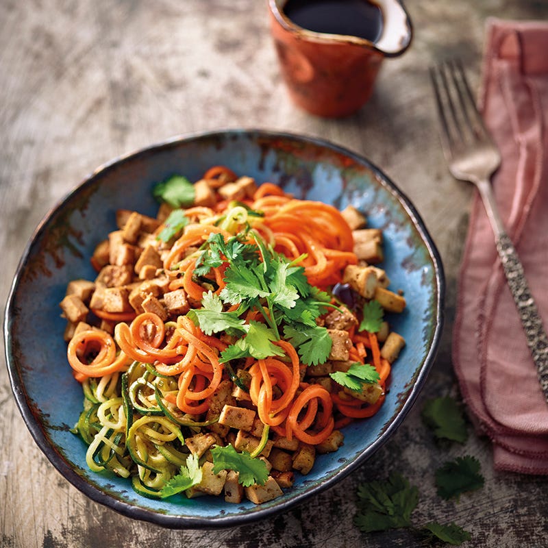 Groentespaghetti met tofu teriyaki