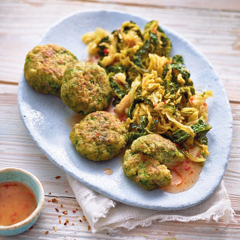 Fischtätschli mit süss-scharfem Asia-Wirz / Fischfrikadellen mit süß-scharfem Asia-Wirsing