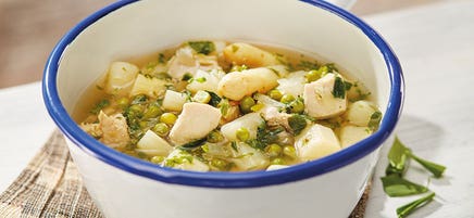 Bärlauch-Spargel-Suppe mit Hähnchenbrust