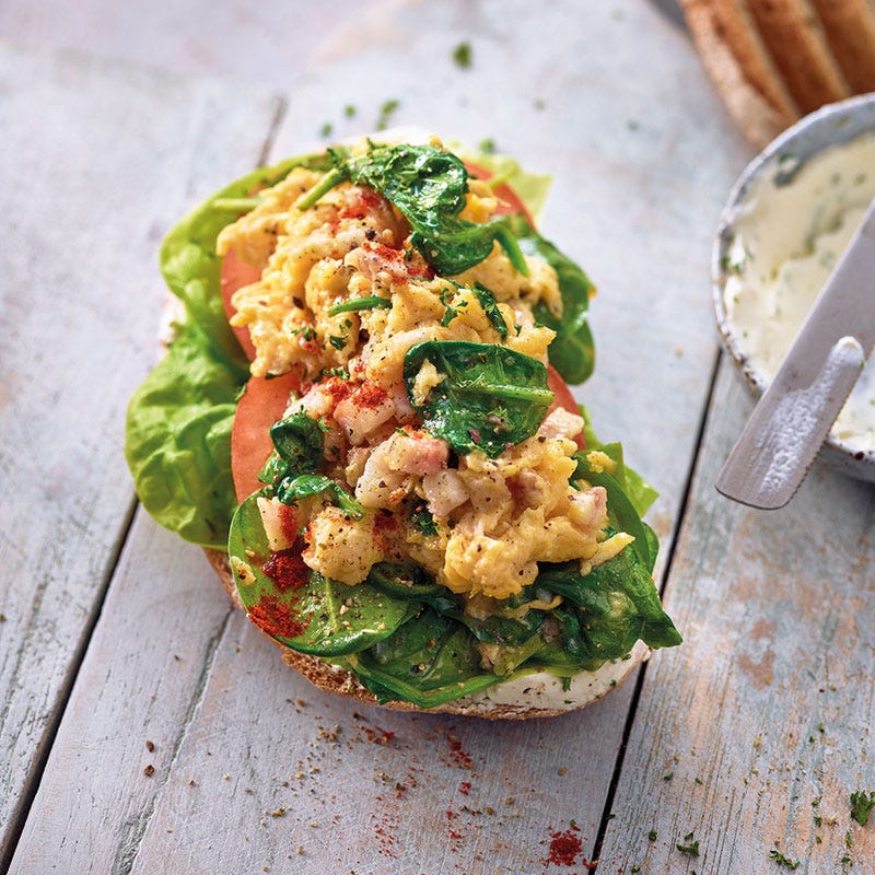 Aal-Rührei auf Ruchbrot / Aal-Rührei auf Bauernbrot