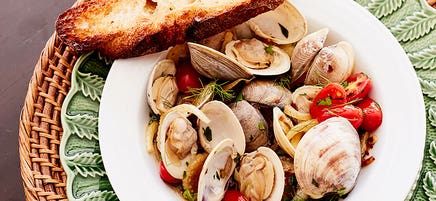 Clam stew with fennel and tomatoes