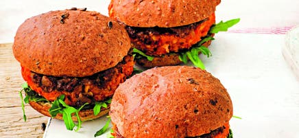 Sweetcorn, red pepper & chickpea burgers