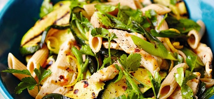 Salade de poulet aux courgettes et persil