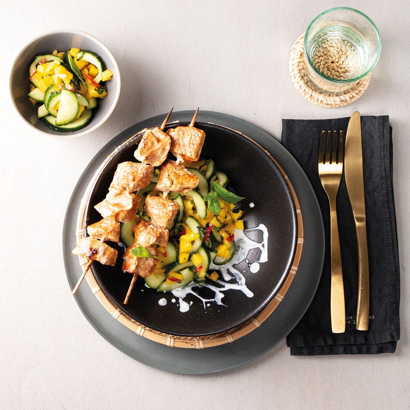 Indische Tandoorispieße mit Gurken-Mango-Salat