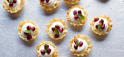 Minitartelettes au gâteau au fromage à la grenade et à la gousse de vanille