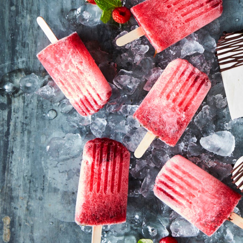 Photo de/du Glaces à l’eau menthe, framboise et éclats de citron vert par WW