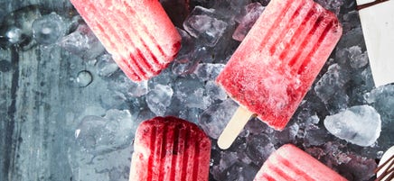 Glaces à l’eau menthe, framboise et éclats de citron vert