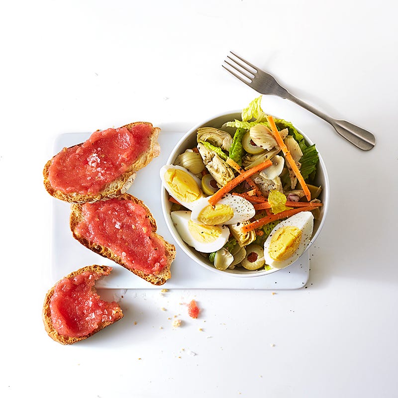 Pan con tomate with Spanish salad