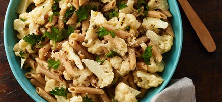 Casserole de pâtes au chou-fleur, au citron et aux câpres