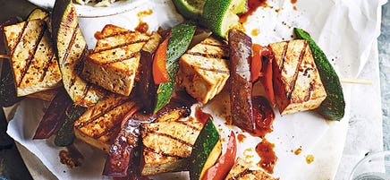 Tofu-Kebabs mit Reissalat