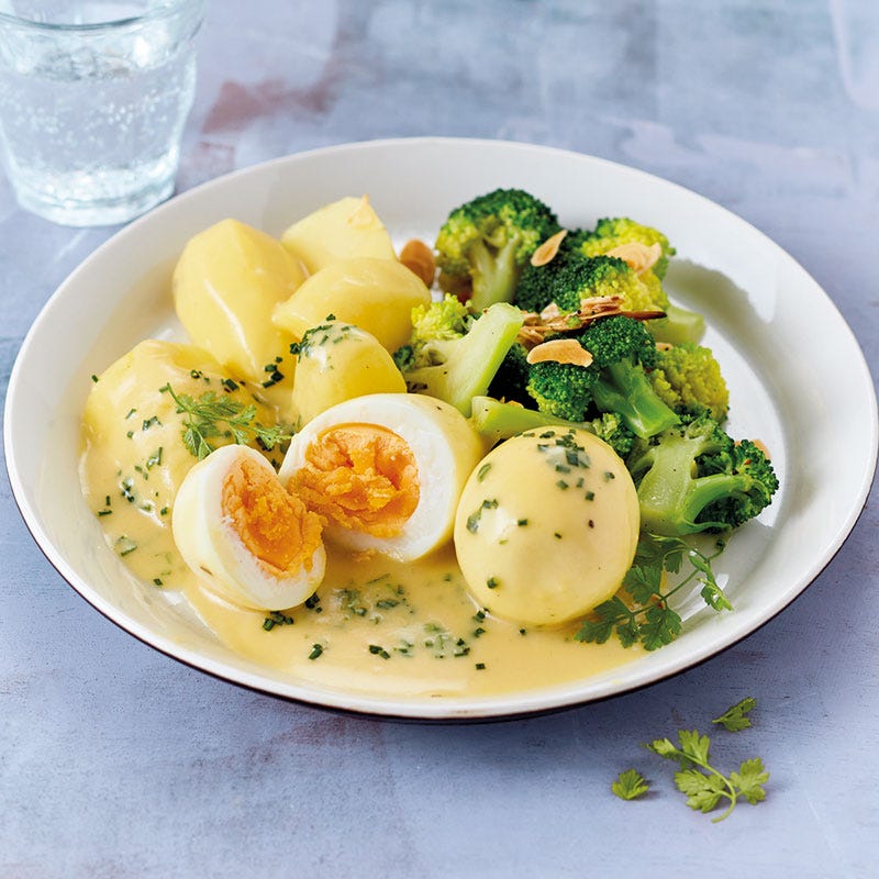 Eier in Senfsauce mit Mandelbroccoli
