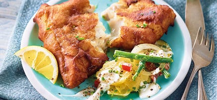 Backfisch mit buntem Kartoffelsalat