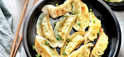 Gyozas de poulet aux légumes et à la cacahuète