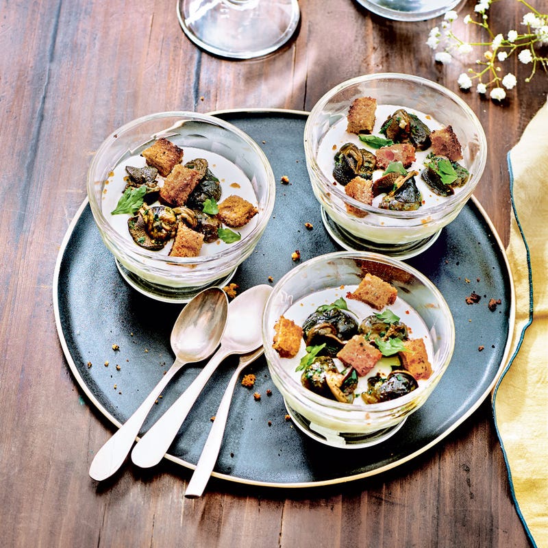 Crème d'ail aux escargots et pain d'épices