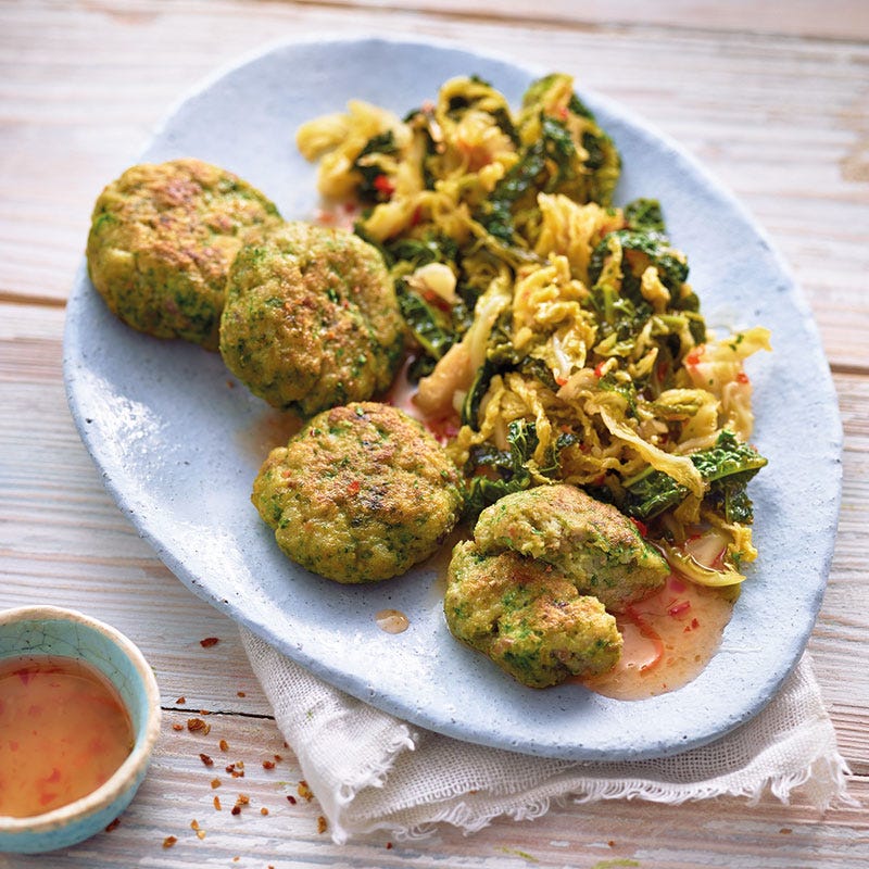 Fischfrikadellen mit süß-scharfem Asia-Wirsing
