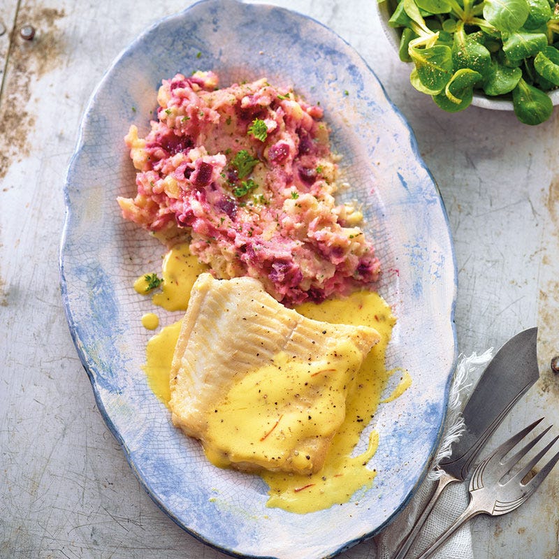 Steinbeißer in Safransauce mit Rote-Bete-Püree und Feldsalat