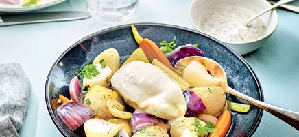 Pot au feu de volaille, bouillon réduit aux trompettes de la mort