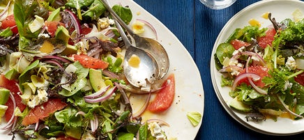 Salade de mesclun au fromage de chèvre et au pamplemousse rouge