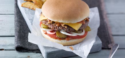 Hacksteakburger mit Kartoffelwedges