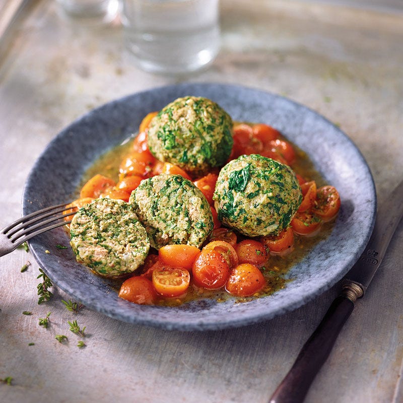 Spinatknödel mit geschmorten Cocktailtomaten