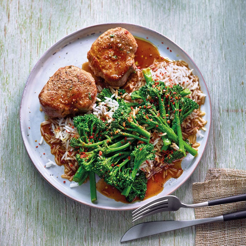 Scharf-würziger Broccoli mit Schweinsfilet und Basmatireis / Scharf-würziger Broccoli mit Schweinefilet und Basmatireis