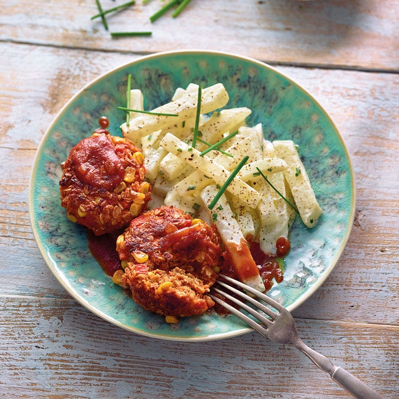 Vegetarische Tätschli mit Ketchup und Kohlrabisalat / Vegetarische Frikadellen mit Ketchup und Kohlrabisalat