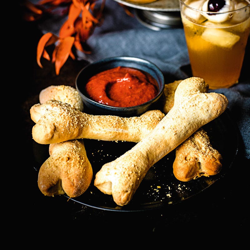 Brotknochen mit Tomatendip