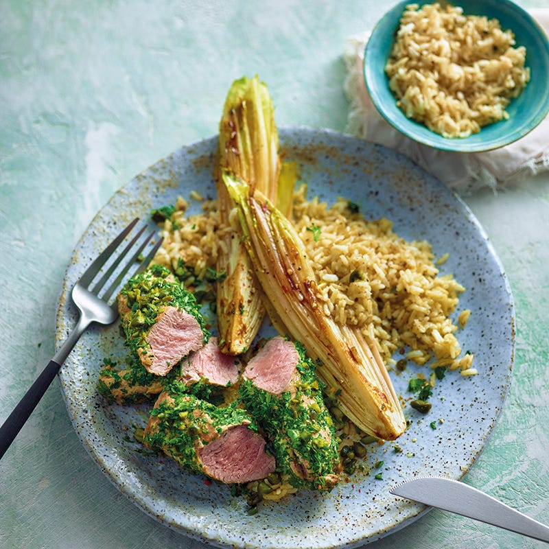 Lamsfilet in een peterseliejasje met gebakken witlof