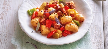 Gebakken zoete aardappel gnocchi met chorizo