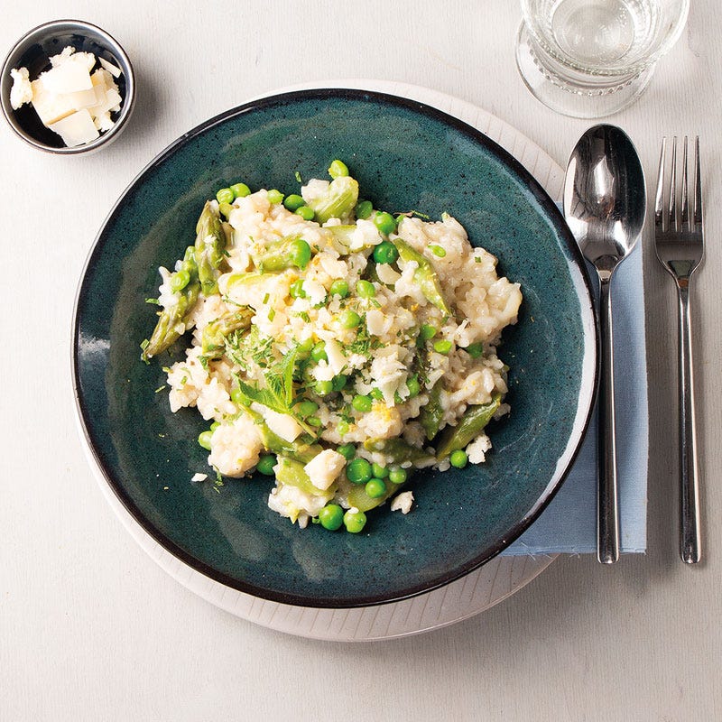 Frühlingsrisotto mit Spargel, Erbsen und Minze